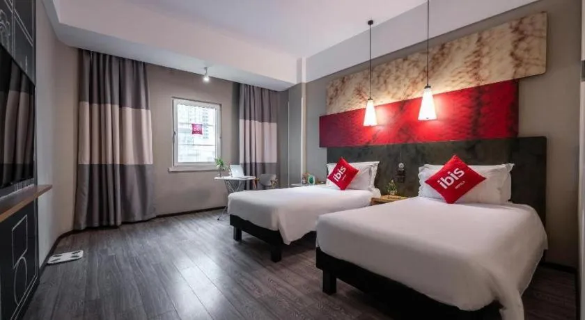 Bed in Ibis Xiamen Railway Station Hotel