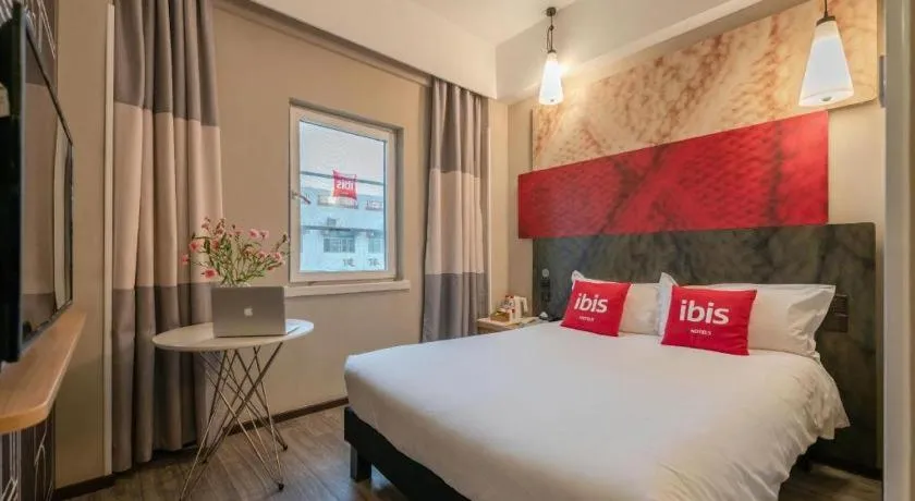 Bed in Ibis Xiamen Railway Station Hotel