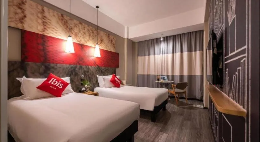 Bed in Ibis Xiamen Railway Station Hotel