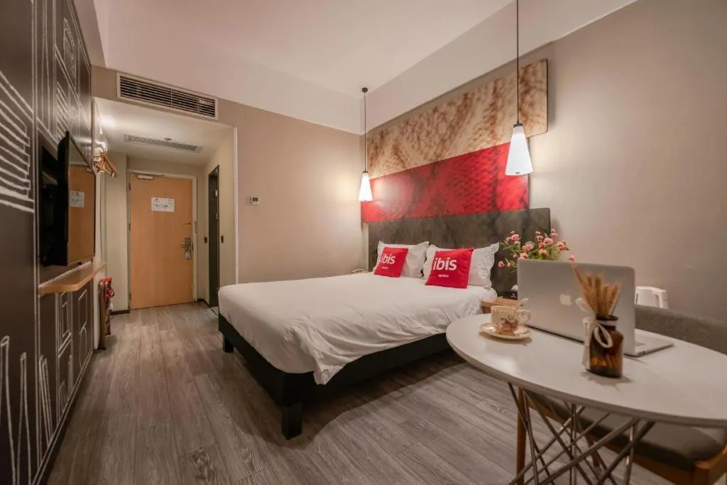 Bed in Ibis Xiamen Railway Station Hotel