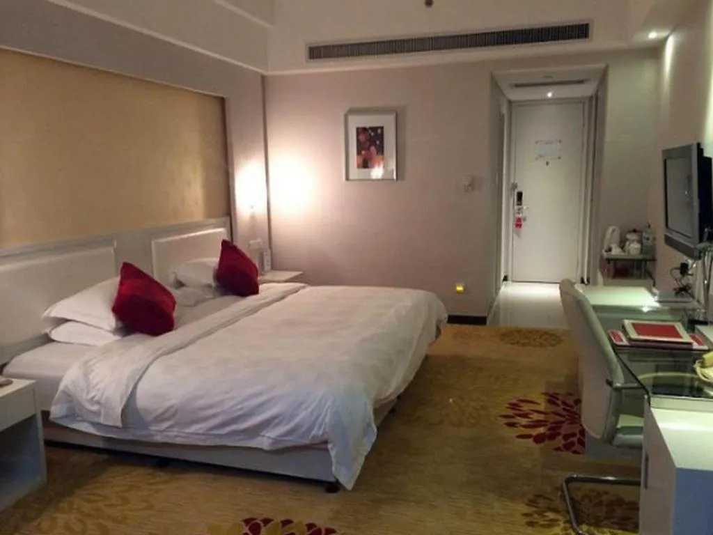 Bed in Ramada Plaza by Wyndham Hangzhou Riverside
