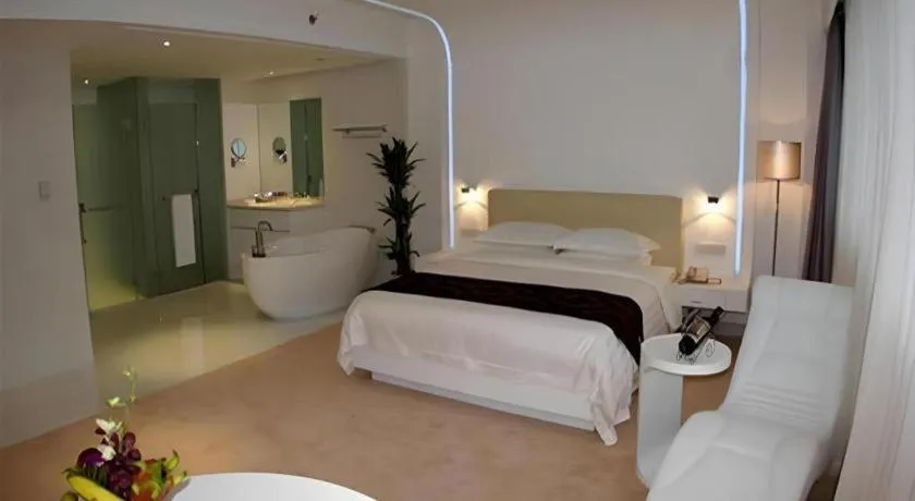 Bed in Ramada Plaza by Wyndham Hangzhou Riverside