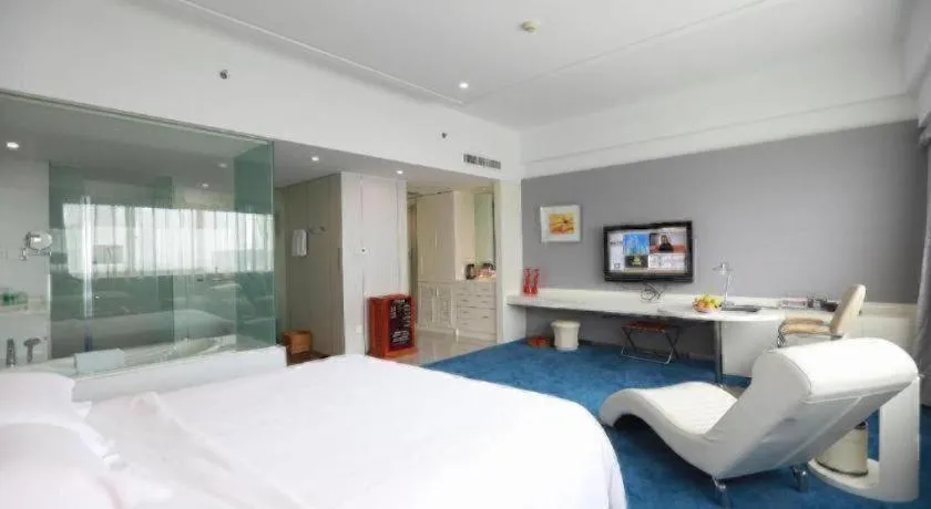 Bed in Ramada Plaza by Wyndham Hangzhou Riverside