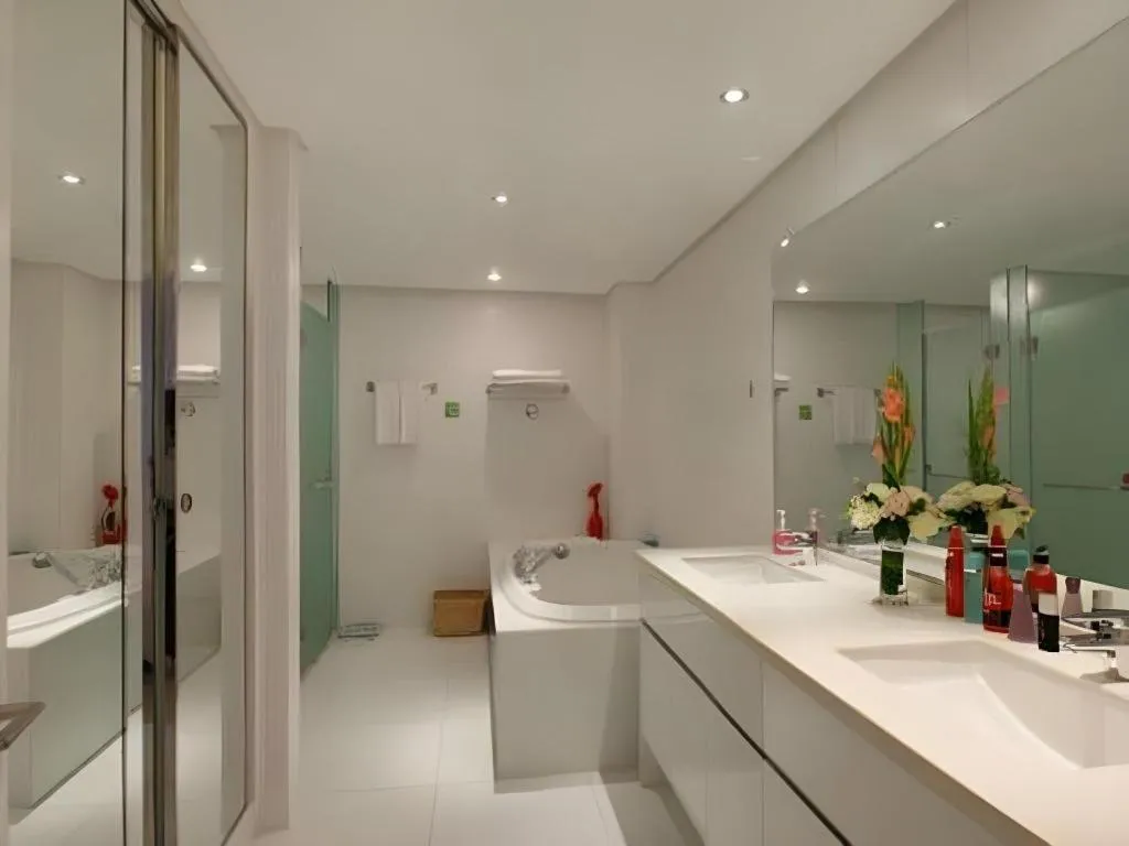 Ramada Plaza by Wyndham Hangzhou Riverside