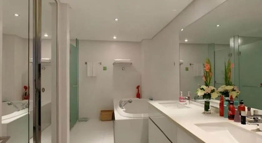 Ramada Plaza by Wyndham Hangzhou Riverside