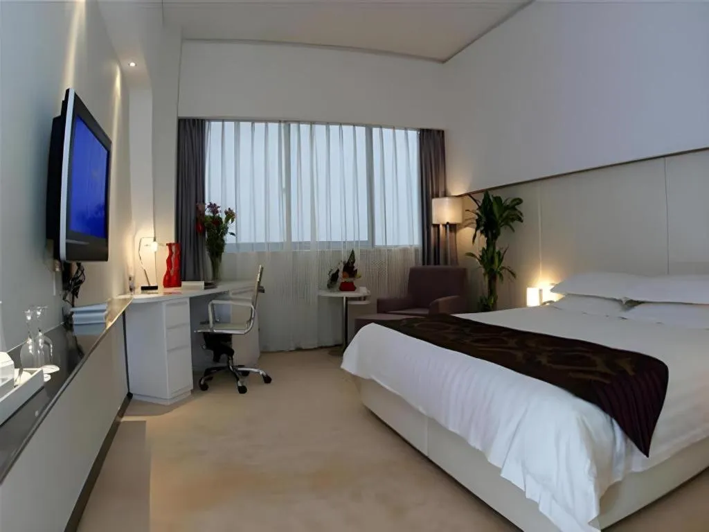 Bed in Ramada Plaza by Wyndham Hangzhou Riverside