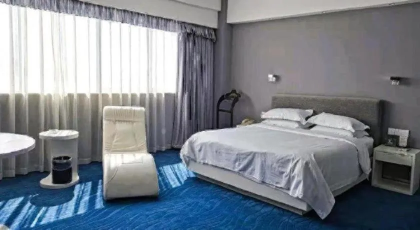 Bed in Ramada Plaza by Wyndham Hangzhou Riverside