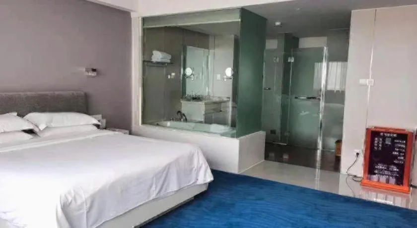 Bed in Ramada Plaza by Wyndham Hangzhou Riverside
