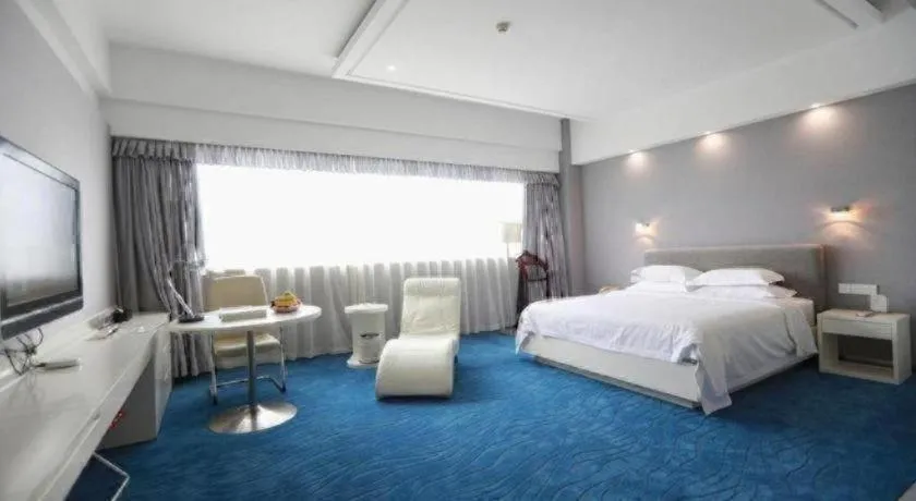 Bed in Ramada Plaza by Wyndham Hangzhou Riverside