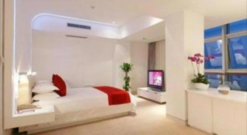 Bed in Ramada Plaza by Wyndham Hangzhou Riverside