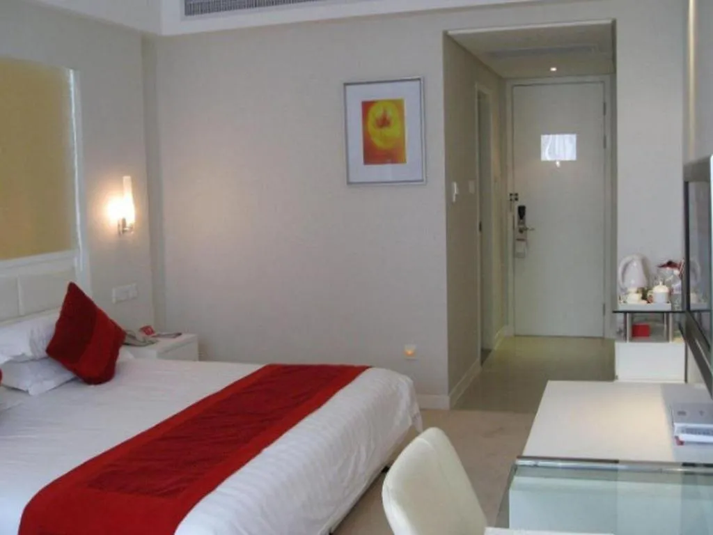 Bed in Ramada Plaza by Wyndham Hangzhou Riverside