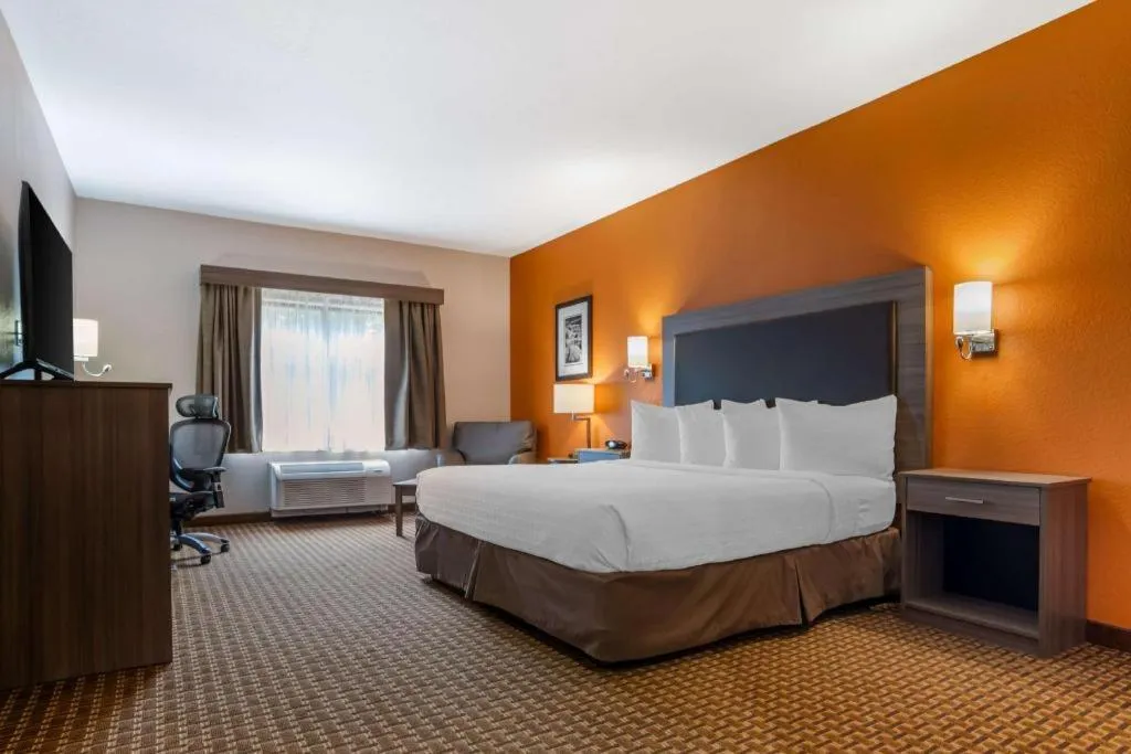 Bed in Best Western Plus Circle Inn