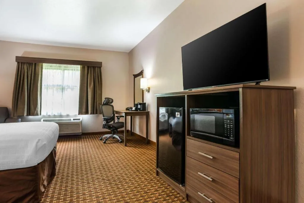 Bed in Best Western Plus Circle Inn