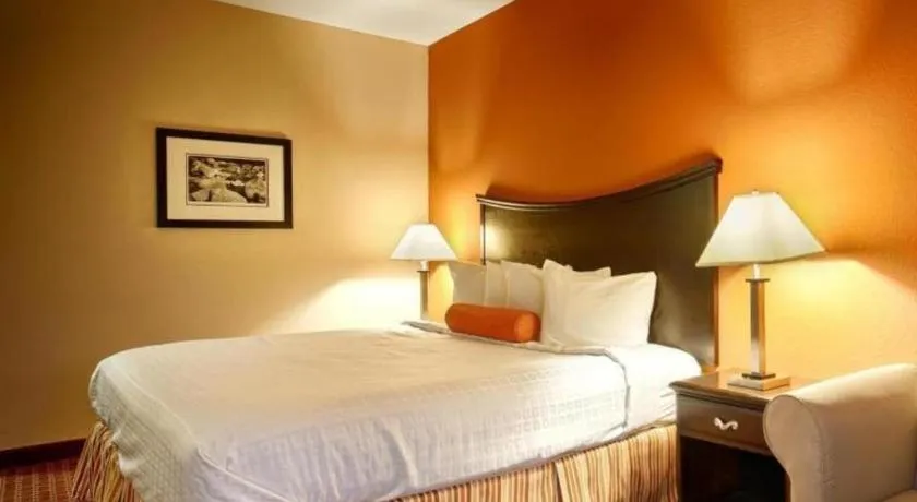 Bed in Best Western Plus Circle Inn