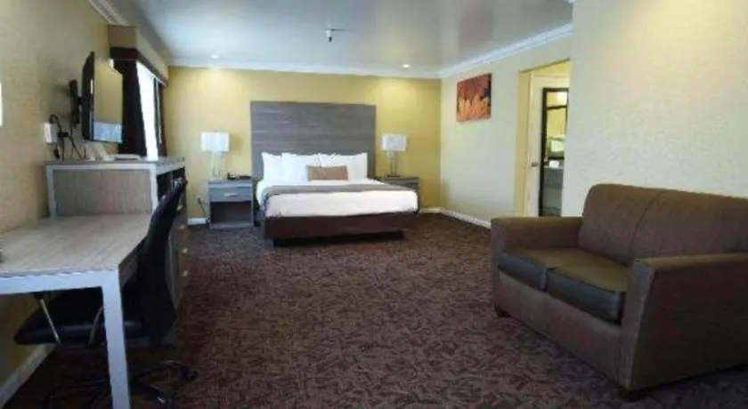 Bed in Best Western Hanford Inn