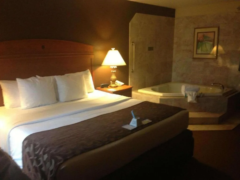 Bed in Best Western Manhattan Inn