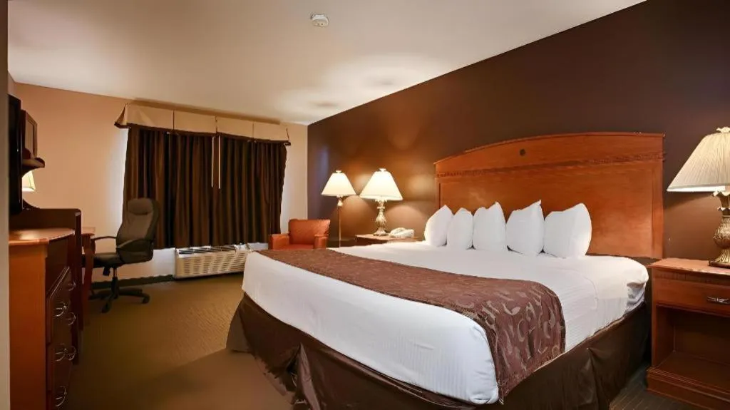 Bed in Best Western Manhattan Inn