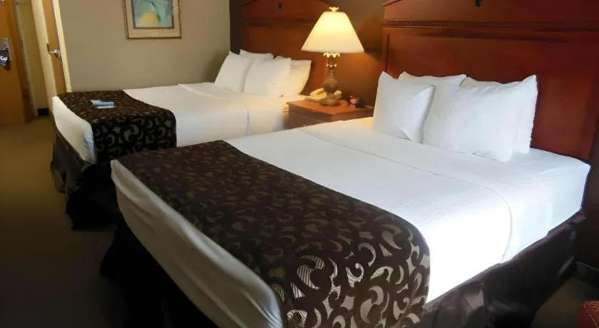 Bed in Best Western Manhattan Inn