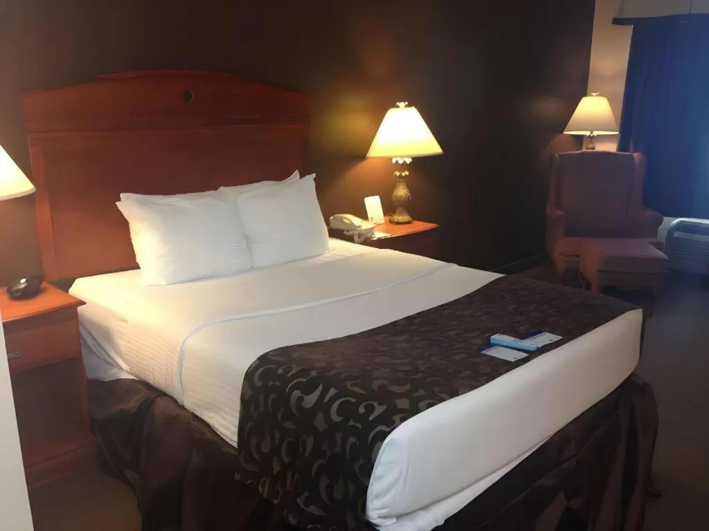 Bed in Best Western Manhattan Inn