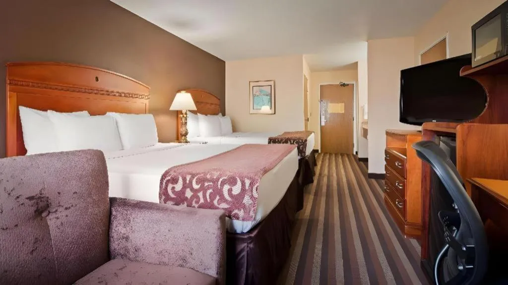 Bed in Best Western Manhattan Inn