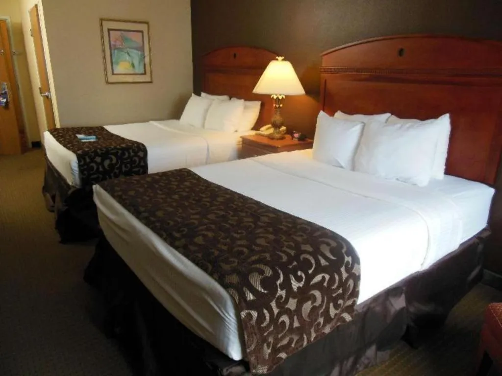 Bed in Best Western Manhattan Inn