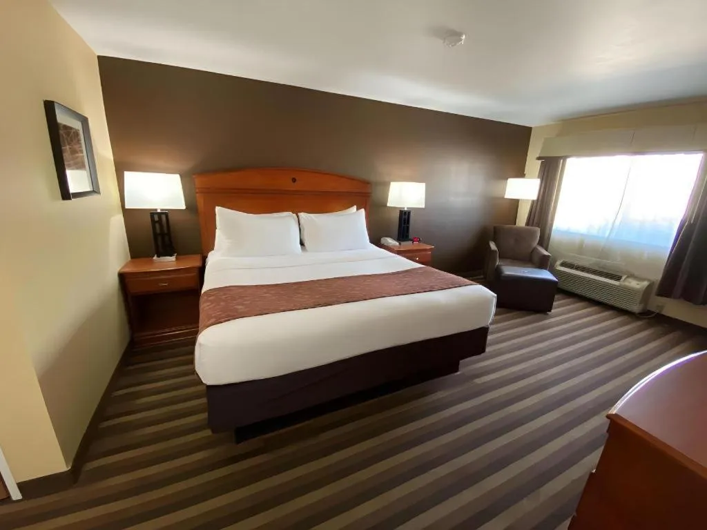 Bed in Best Western Manhattan Inn