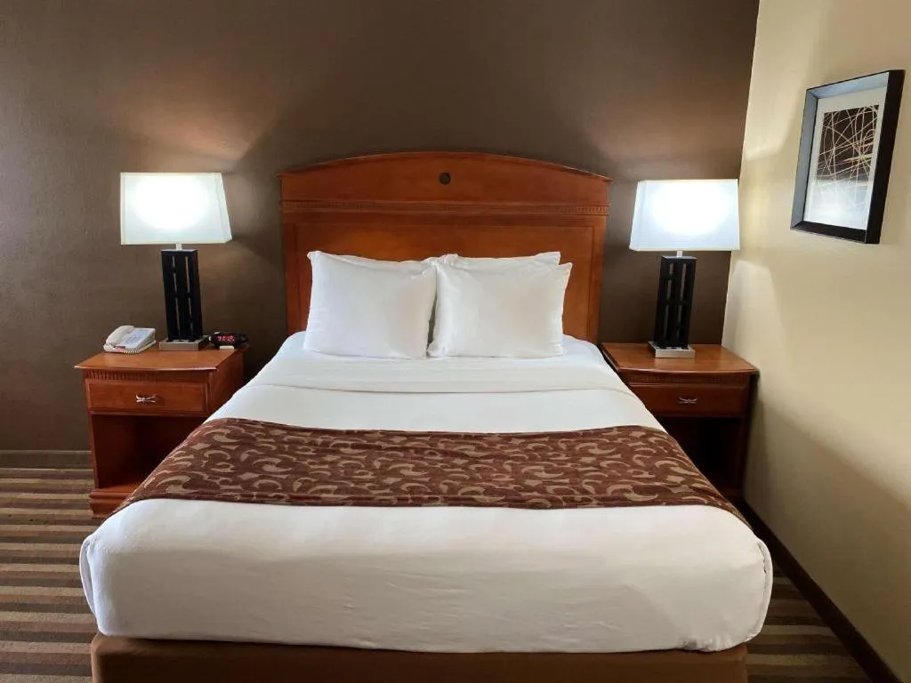 Bed in Best Western Manhattan Inn