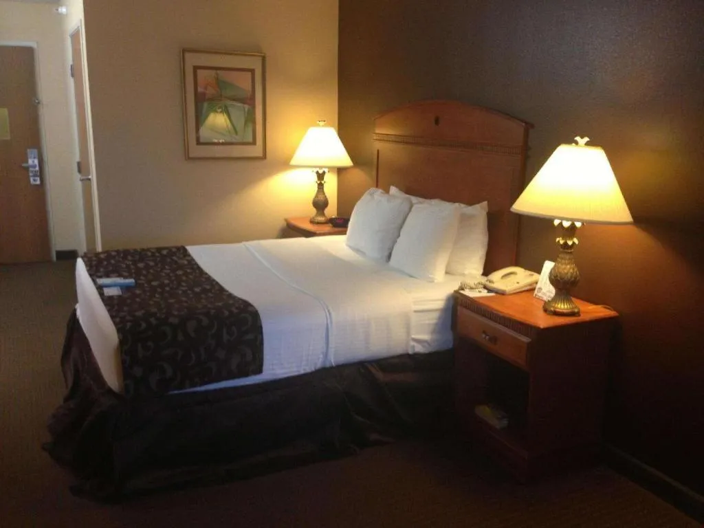 Bed in Best Western Manhattan Inn