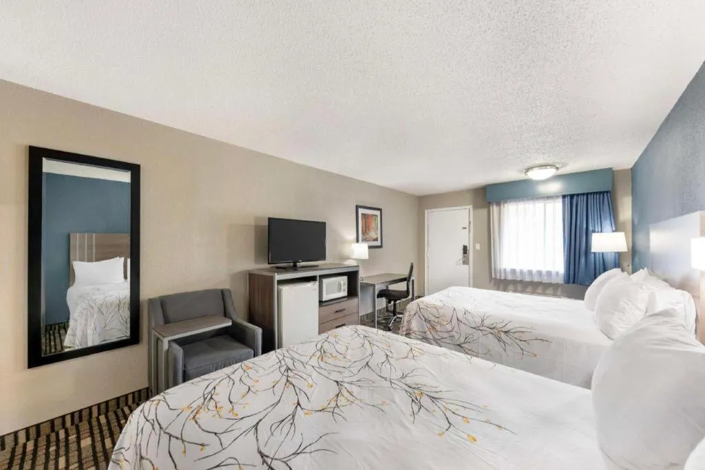 Bed in Best Western Post Oak Inn