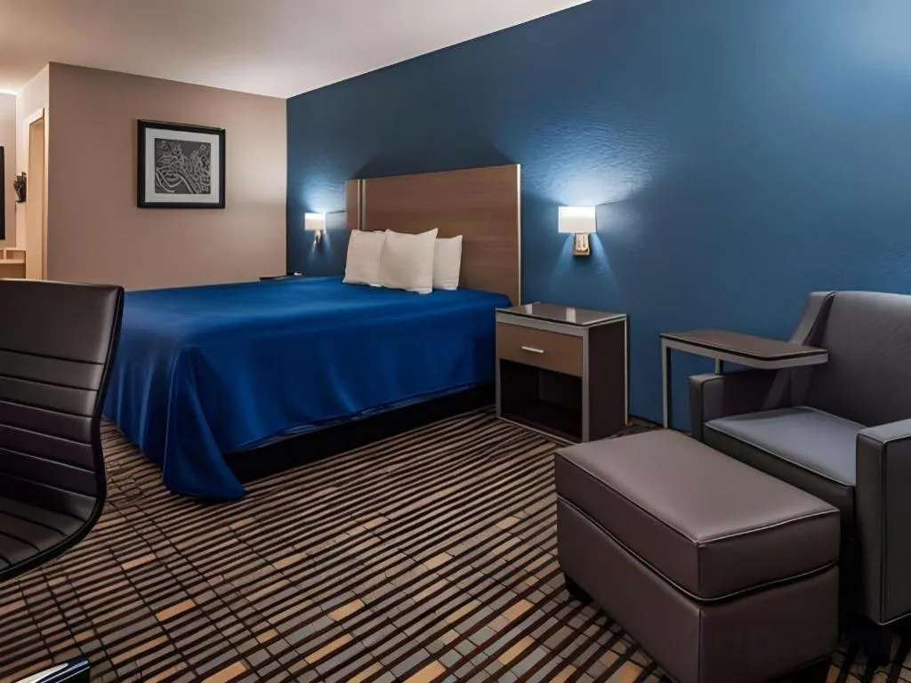 Bed in Best Western Post Oak Inn