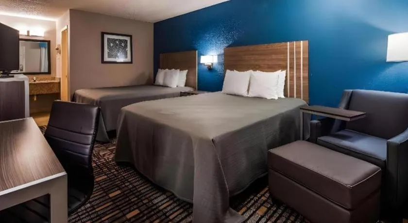 Bed in Best Western Post Oak Inn