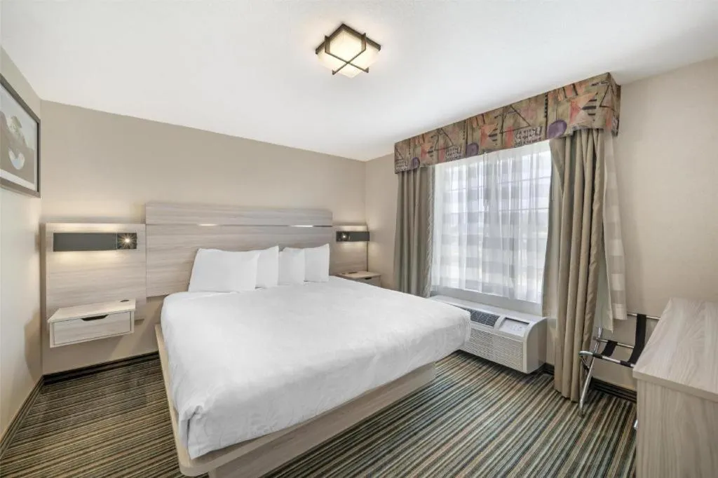 Bed in Best Western Plus Twin View Inn & Suites