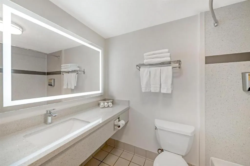 Best Western Plus Twin View Inn & Suites