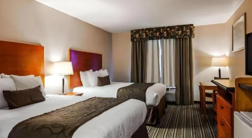 Bed in Best Western Plus Twin View Inn & Suites