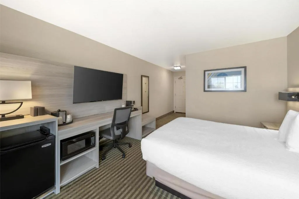 Bed in Best Western Plus Twin View Inn & Suites