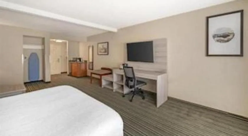 Bed in Best Western Plus Twin View Inn & Suites