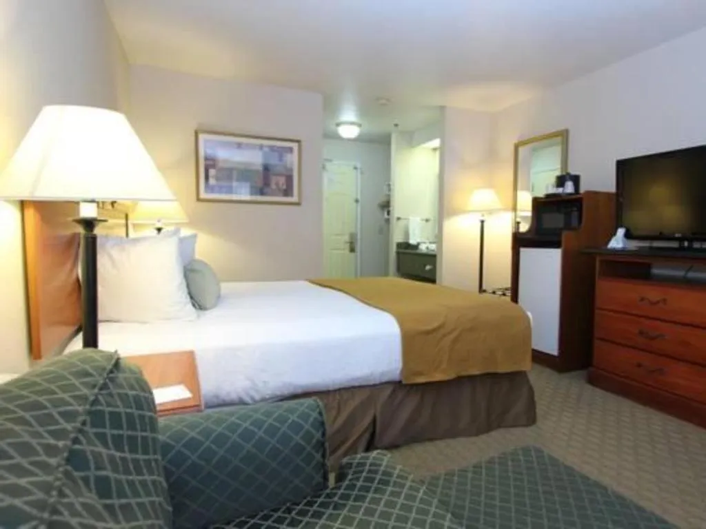 Best Western Plus Twin View Inn & Suites