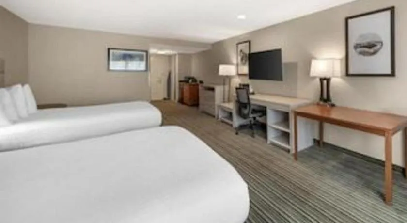 Bed in Best Western Plus Twin View Inn & Suites