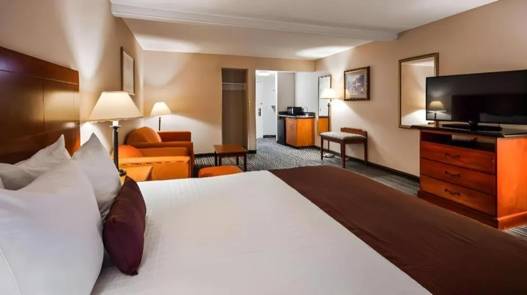 Bed in Best Western Plus Twin View Inn & Suites