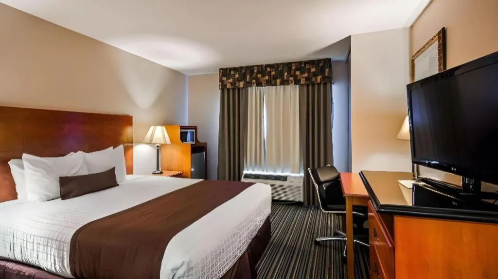 Bed in Best Western Plus Twin View Inn & Suites