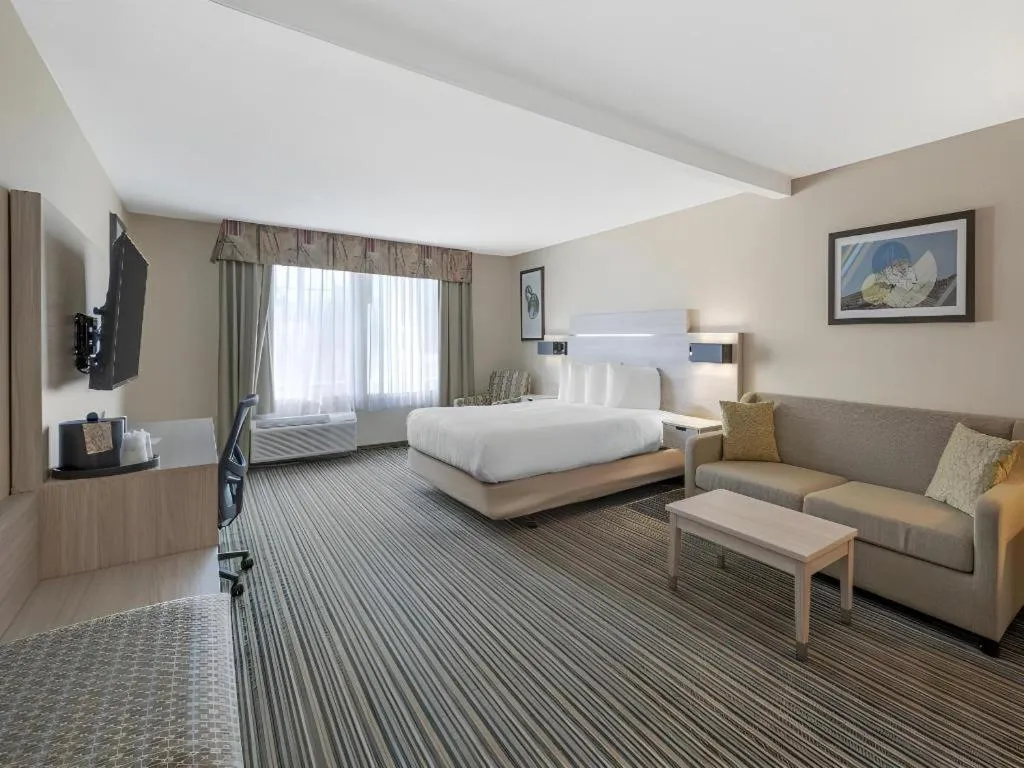 Bed in Best Western Plus Twin View Inn & Suites