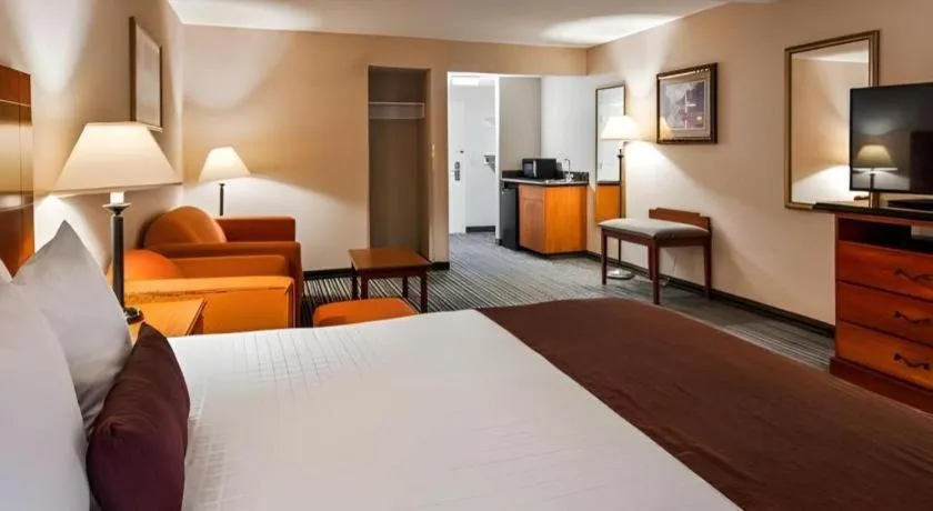 Bed in Best Western Plus Twin View Inn & Suites