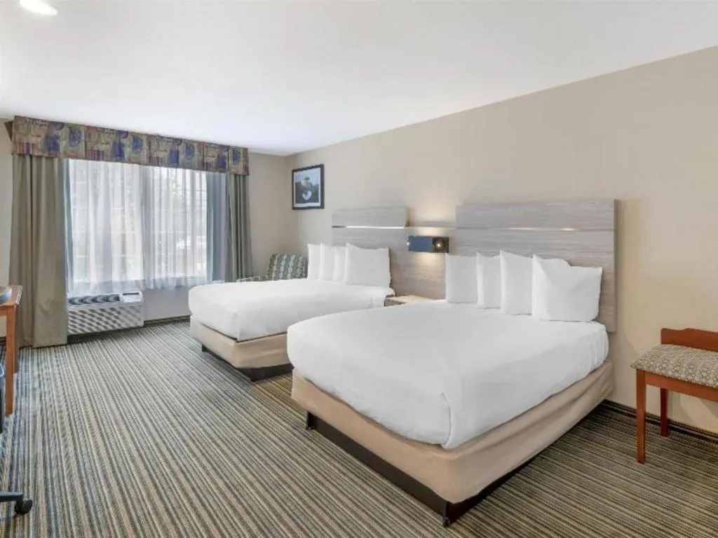 Bed in Best Western Plus Twin View Inn & Suites