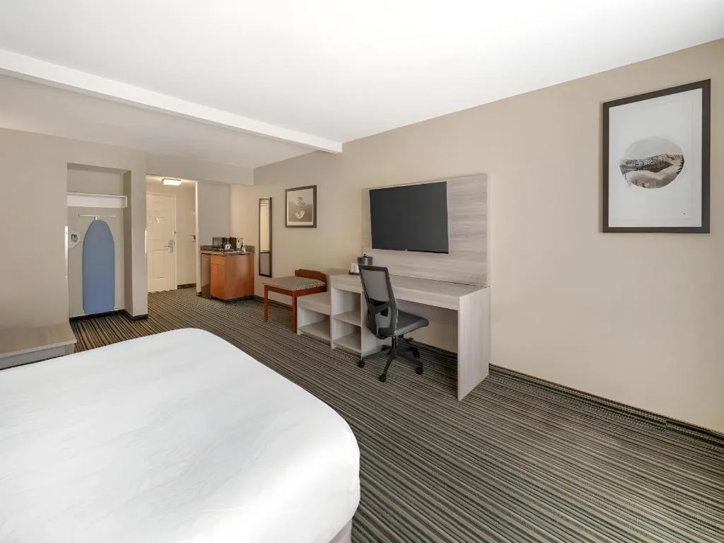 Bed in Best Western Plus Twin View Inn & Suites