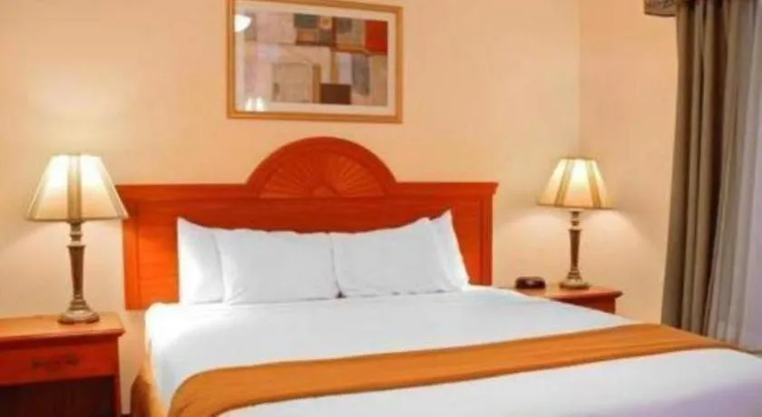 Bed in Best Western Plus Twin View Inn & Suites