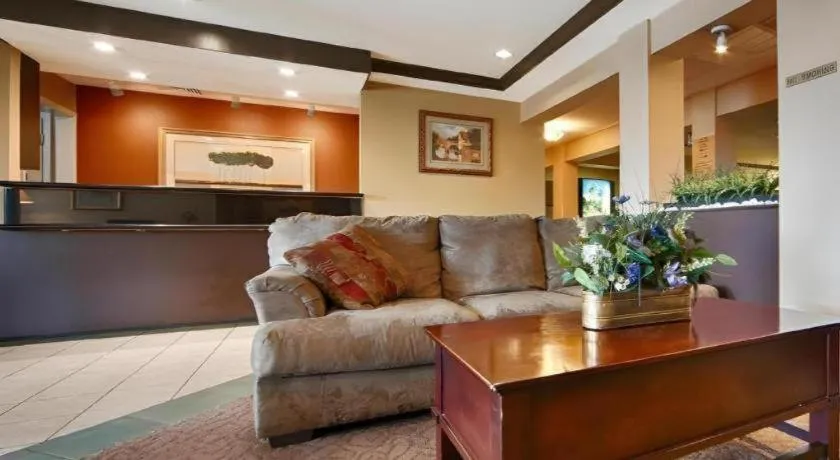 Best Western Plus Twin View Inn & Suites