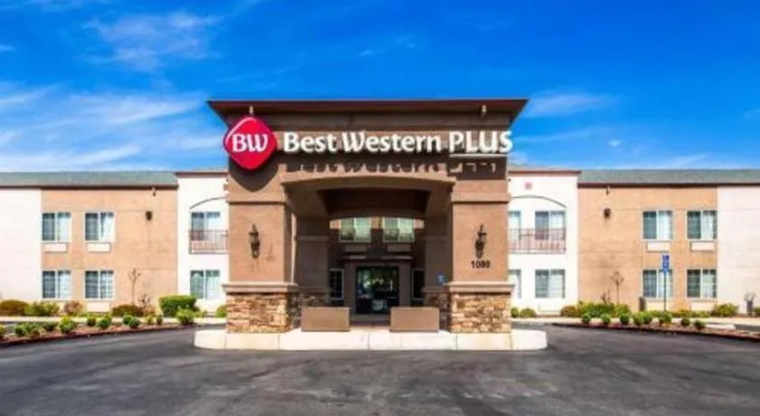 Best Western Plus Twin View Inn & Suites