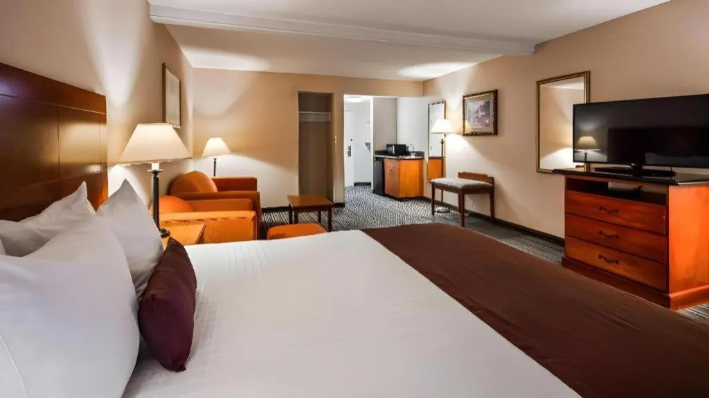 Bed in Best Western Plus Twin View Inn & Suites