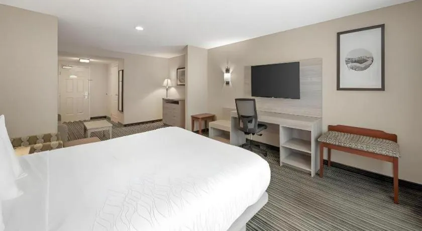 Bed in Best Western Plus Twin View Inn & Suites