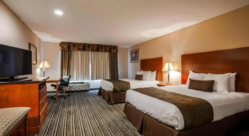 Bed in Best Western Plus Twin View Inn & Suites